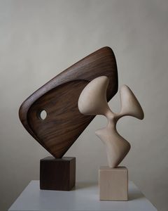 Sculpture de table en bois moderne haut de gamme, pièce d'art faite à la main pour table basse, accents de style intérieur, décoration d'intérieur - Product Image 4