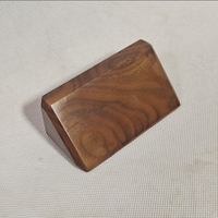 Plaque de nom de bureau en noyer personnalisée Base en bois massif Wedge de bureau Plaques de nom de direction en bois Panneaux de table Plaque Panneaux de bureau/étiquettes