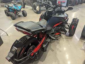 Venta Especial: Motocicleta de Turismo Can-Am Spyder F3-T 2026 con Motor Rotax 1330 ACE de 3 Ruedas, UTV Recreativo y Utilitario con Motor Rotax, CVT y EPS - Product Image 2