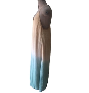Vestido Maxi con cuello Halter para mujer Beige y azul cielo Ombre con diseño recortado en la espalda - Product Image 3