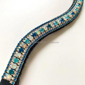 Diadema para Caballo de Cuero Negro DD Premium Hecha a Mano con Forma Ondulada y 5 Filas de Cristales Brillantes, Diseño Personalizado del Fabricante - Product Image 3