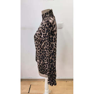Blusa de Punto Suprem con Cuello Alto y Manga Larga con Estampado de Leopardo para Mujer de Jane's, Corte Regular, Estilo Casual para Uso Diario - Product Image 4