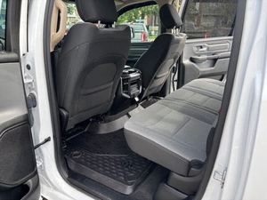 Camioneta Usada Extremadamente Limpia, Modelo 2020 1500 BIG HORN - Product Image 2