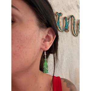 Pendientes Colgantes de Plata de Ley y Turquesa Verde Mohave Navajo, Diseño Geométrico en Losa, Hechos a Mano - Product Image 2