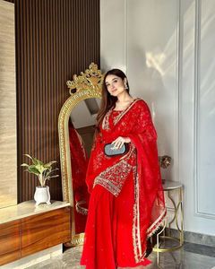 Vêtements de fête de luxe de qualité supérieure Vêtements ethniques Broderie en organza Costumes pakistanais et indiens d'Inde - Product Image 2