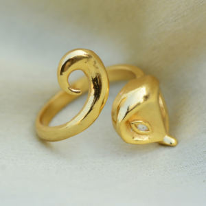 Venta al por mayor personalizado 18K chapado en oro divertido ardilla animal anillo inicial grabado corte diamante forma joyería en latón para fiestas - Product Image 3