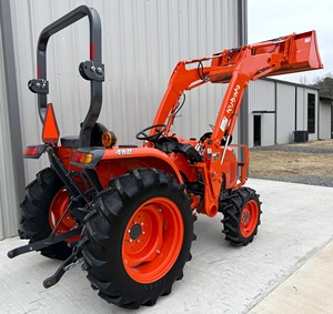 Tractor Agrícola Kubota L2501 – Tractor Compacto de 25 HP de Alta Eficiencia para Arado, Labranza y Aplicaciones Utilitarias - Product Image 5