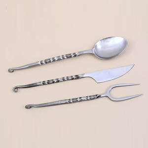 ชุดเครื่องใช้บนโต๊ะอาหารยุคกลางแบบบิด3ชิ้นชุดเครื่องใช้บนโต๊ะอาหารแบบยุคกลางมีดช้อนส้อมแบบใช้มือปลอม - Product Image 3
