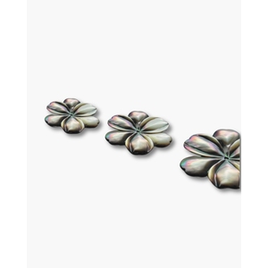 Perles de fleurs en nacre noire pour la création de bijoux - Product Image 1