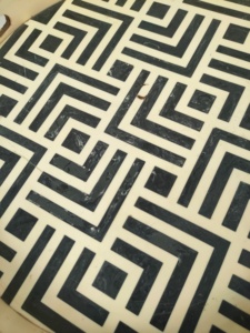 Bandeja de Servicio de Madera Lacada Hecha a Mano de Estilo Moderno con Incrustaciones de Hueso, Diseño Floral, Tacto Sensible y Colores Brillantes para Postres y Cocina - Product Image 6