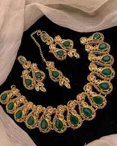 Ensembles de bijoux en acier inoxydable plaqué or 18 carats pour femmes de luxe Offre Spéciale Collier et boucles d'oreilles élégants en zircon fin - Product Image 4