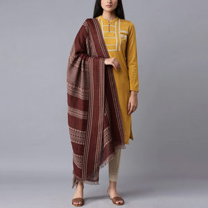 Concevez votre propre châle en laine pour femmes avec une longueur longue, vente directe d'usine, châle en laine pour femmes en couleur unie - Product Image 3