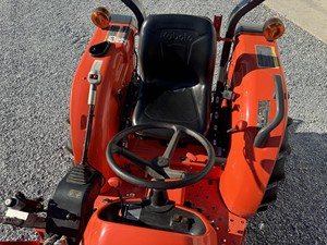 Tracteur de la série Kubota L2501 2020 avec moteur diesel et caractéristiques d'économie de carburant conçues pour une utilisation durable - Product Image 5