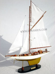 Gia Nhien Fabricant Approuvé Conception Personnalisée Basse quantité minimale de commande RELIANCE PEINTE Maquette Artisanale Bateau Voilier EN BOIS - Product Image 6