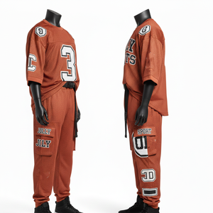 Conjunto de pantalón y camiseta deportiva de malla de poliéster GSM para hombre, color naranja óxido, tela transpirable, logotipo bordado en parche, camiseta de malla y pantalón para hombre - Product Image 3