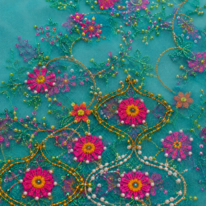 Tissu en dentelle perlée nigériane classique et élégante, motif floral brodé à la machine, polyester/coton, antistatique - Product Image 1