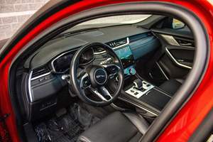 Jaguar F-Pace P250 S Turbo 4 cylindres à transmission intégrale 2022 - Product Image 4