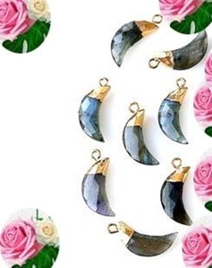 Pendentif électrolytique en laiton à caution unique fait à la main Agate mousse rare 12mm forme demi-lune gemmes coupées fabrication de bijoux pour le bouddhisme fantaisie - Product Image 1