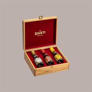 Coffret cadeau élégant en bois Trio avec médailles d'or 100ml Coffret cadeau vinaigre Giusti - Product Image 2