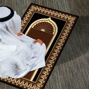 Alfombra de Oración Musulmana Marrón: Regalo Religioso Impreso en 3D, con Alfombra Suave - Product Image 1