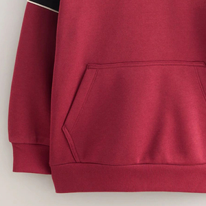 คอลเลคชั่นเสื้อผ้ากันหนาวแบบ Color Block พร้อมกระเป๋าแบบจิงโจ้ สำหรับการสั่งซื้อจำนวนมาก สไตล์ลำลอง พร้อมบริการออกแบบโลโก้ตามสั่ง เพื่อความสบายและทรงหลวม - Product Image 3