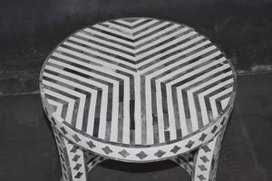 Mesa escultórica con incrustaciones de hueso de Crescent Crafts Exquisita declaración hecha a mano para la elegancia moderna de Crescent Crafts - Product Image 5