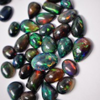 2025 attrayant naturel éthiopien opale Cabochon lisse poli noir opale de feu pierre précieuse belle forme pierres précieuses en vrac mélange pierre