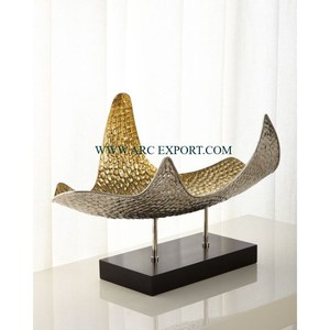 Sculptures uniques de grande texture martelée en aluminium plaqué or de conception avantageuse pour la sculpture de table de console d'hôtel la plus vendue - Product Image 1