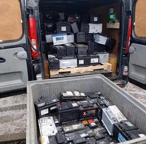 Haute qualité meilleure batterie plomb sec ferraille plomb plaque de batterie ferraille 99.9% Pb contenu modèle C77536 approvisionnement direct de nous - Product Image 4