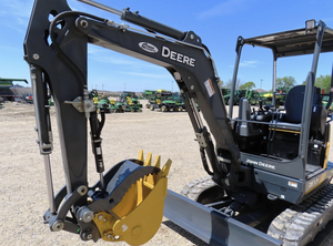 Edición de Calidad Profesional y Mejor Relación Calidad-Precio 2026, Miniexcavadora Deere 26 P-TIER de 2.7 toneladas - Product Image 2
