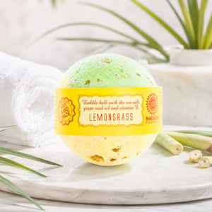 Bombe de bain artisanale de luxe à la citronnelle, boule effervescente pour le bain au sel marin, aromathérapie, cadeau bien-être, fabrication européenne de qualité supérieure - Product Image 1