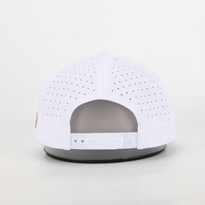 Gorro deportivo impermeable con agujeros cortados con láser de 5 paneles, logotipo bordado OEM, gorra de béisbol de poliéster de alta calidad, gorras de Golf personalizadas al por mayor - Product Image 5