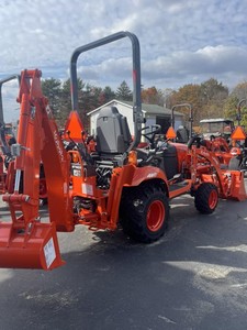 Tractor compacto Kubota BX23 con cargador frontal, retroexcavadora, cortacésped eficiente, equipo agrícola en venta. - Product Image 2