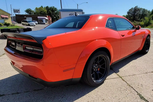 Auto Usado en Excelentes Condiciones, Redeye Widebody 2024, 75001-100000 Millas, 250-300 CV, Motor V8 Supercargado, Volante a la Izquierda, Asientos de Cuero, Pantalla Táctil Trasera - Product Image 3