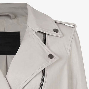 Veste en cuir pour femmes, design élégant, matière douce, parfaite pour les tenues décontractées et les soirées. - Product Image 5