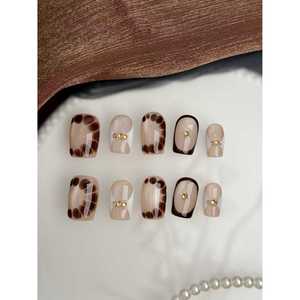 Uñas Postizas Amber Sovereign - Accesorio Elegante para Decoración de Uñas - Product Image 1