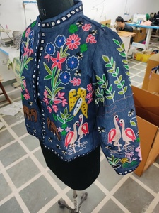 Abrigo Bordado Suzani de Invierno para Mujer, Diseño Bohemio Elegante, Estilo Europeo, Chaqueta Clásica con Borde de Espejo - Product Image 3