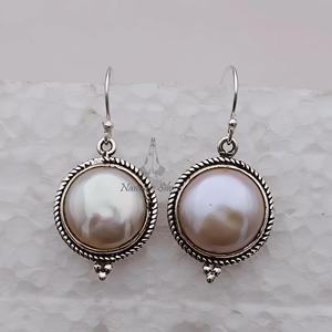 ต่างหูมุกพีชคอยน์เงินสเตอร์ลิง: เครื่องประดับห้อยทำมือ - Product Image 6