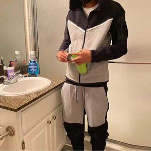 Ensemble de survêtement de sport pour homme en coton 100% avec logo personnalisé du vendeur, ensemble de jogging à capuche pour l'automne et l'hiver, vêtements de sport pour homme Crop Tech - Product Image 3