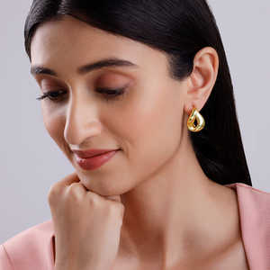 Pendientes clásicos de moda dorados con bucle trenzado, diseño de gota de aro geométrico, joyería de aleación chapada en oro con diamantes de perlas para regalo de fiesta - Product Image 6