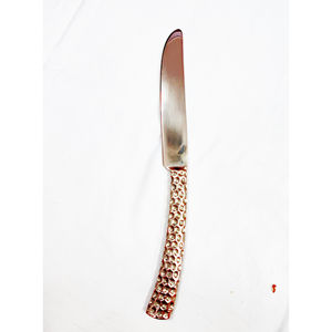 Vente en gros de couteaux à dîner en acier inoxydable manche côtelé avec ananas en laiton logo couteau à dessert à prix raisonnable - Product Image 3