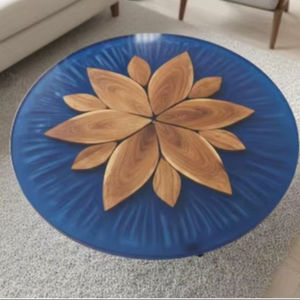 Table ronde en résine époxy bleue, table en bois à bord vif faite à la main, table à manger moderne de style côtier, meubles en résine personnalisés - Product Image 1