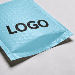 Sac d'expédition en polyéthylène bleu clair avec logo personnalisé, sac de messagerie auto-adhésif imperméable pour l'expédition de produits de beauté - Product Image 1
