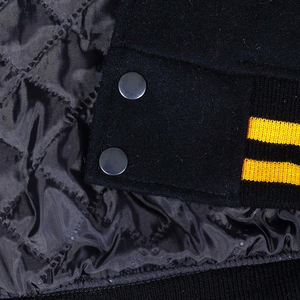 Chaquetas deportivas de hombre para estudiantes, atletas y profesionales, diseñadas con material duradero y aspecto moderno - Product Image 4