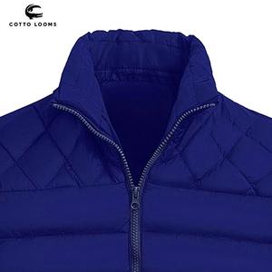 Chaqueta acolchada cálida con capucha de moda Premium personalizada para hombre ligera OEM ODM recortada de moda 2025 Elegante ropa de abrigo de invierno - Product Image 1