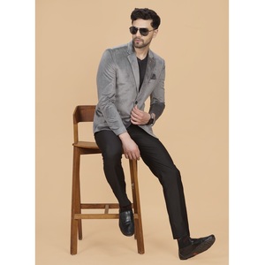 Blazer de Terciopelo Gris para Hombre de la Mejor Calidad, Traje Entallado a Medida, Abrigo Formal para Oficina y Bodas Disponible al Mejor Precio - Product Image 1