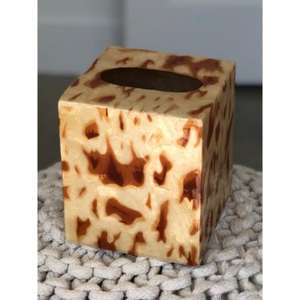 Porte-mouchoirs en résine métallique durable avec bases antidérapantes offrant une stabilité et un design élégant pour les salles de bain ou les espaces de travail - Product Image 3