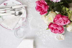 Mantel de Algodón Blanco Personalizado al por Mayor con Dobladillo Bordado, Bonito Diseño de Flores Blancas, Lavable, para Uso en el Hogar, Restaurantes y Fiestas - Product Image 2