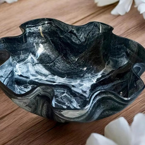 Cuenco para servir ensalada de cuerno de búfalo negro natural pulido a mano de alta calidad para cenas modernas en la costa muy baja por AALIYAN IMPEX - Product Image 1