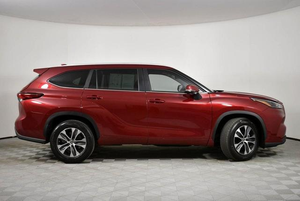 AUTO USADO ROJO 2023 Highlander XLE DISPONIBLE PARA ENTREGA INMEDIATA - Product Image 2